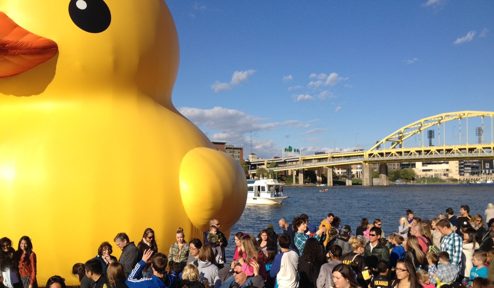 Pittsburgh_Duck_Crowd